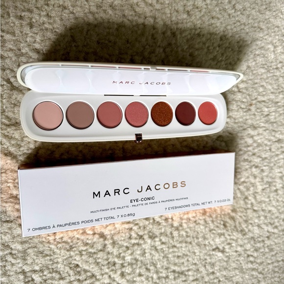 BRAND NEW Marc Jacobs Eye-Conic Eyeshadow Palette -709 Fantascene - Picture 1 of 6